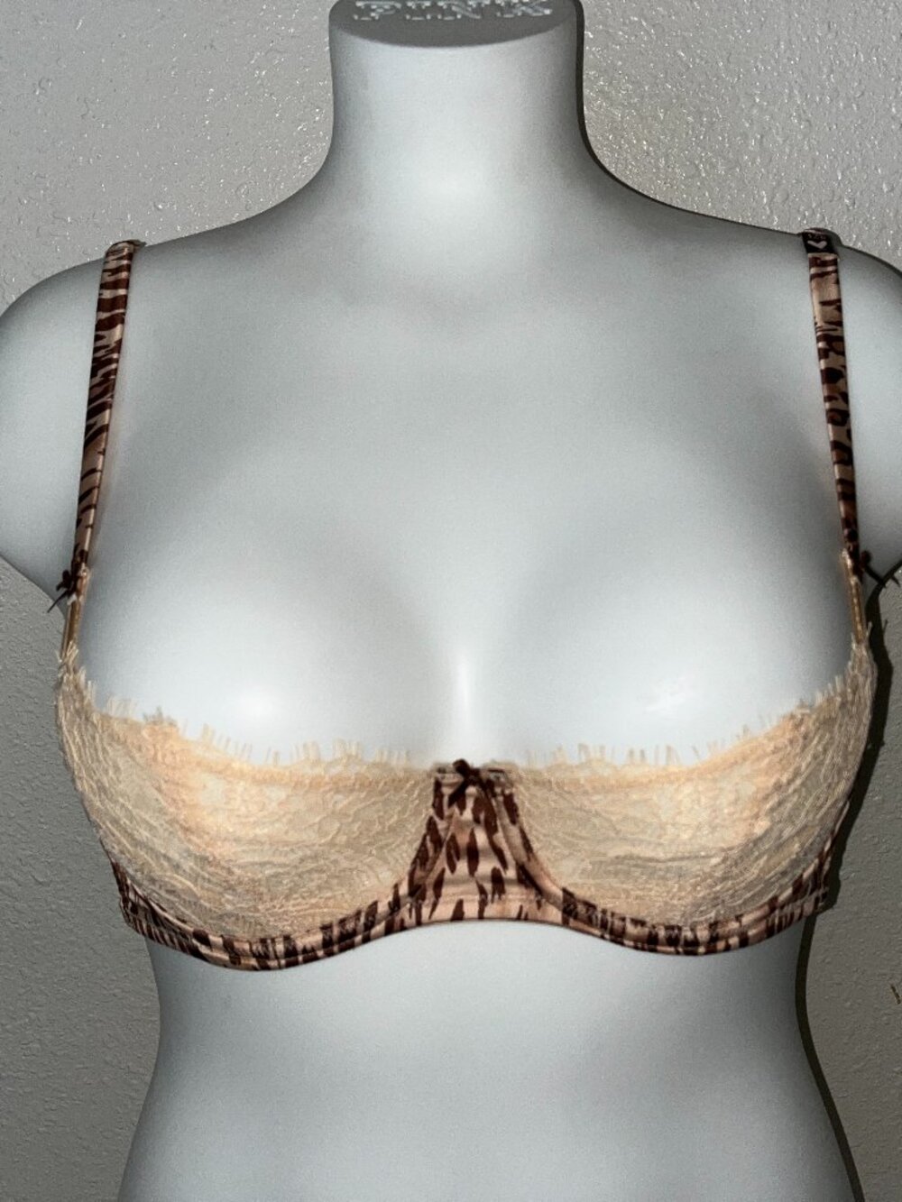 VICTORIA'S SECRET PUSH UP UNDERWIRE BRA SZ 32B